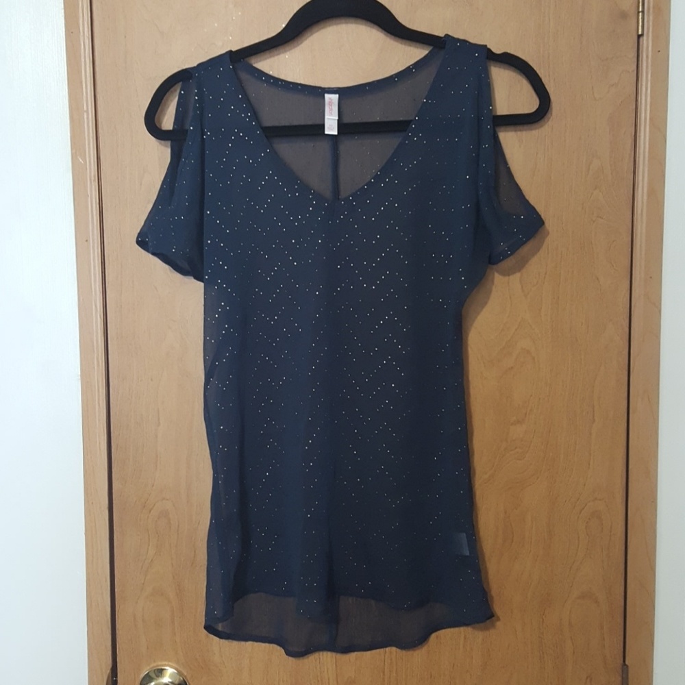 🌼cold shoulder top🌼